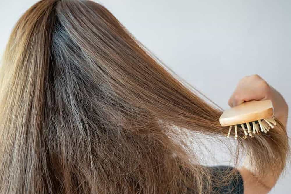 frizz del pelo y como evitarlo